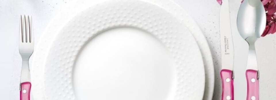 How to set cutlery when laying the table ?