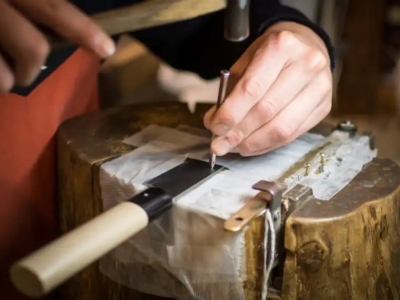 What to engrave on a knife ?