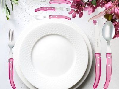 How to set cutlery when laying the table ?